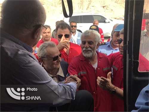 وزیر نفت از موقعیت چاه مشتعل 147 میدان رگ سفید بازدید کرد